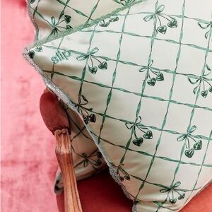 Limited Edition Slip Sweetheart Wintergreen — 100% Pure Silk Queen Pillowcase